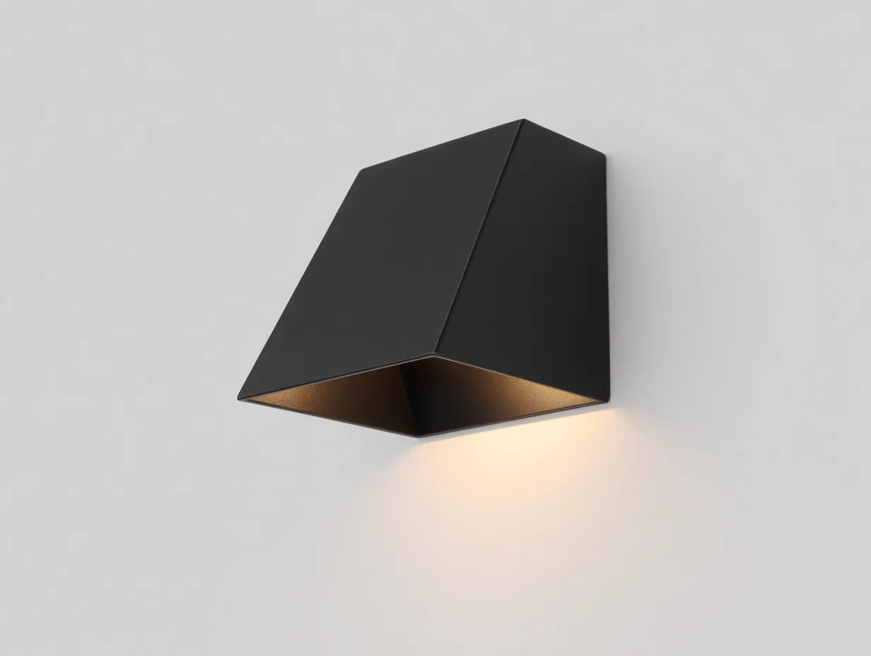 Wandleuchte aus Metall mit geometrischem Schirm 18 x 14 x 16 cm - schwarz - für Außenbereich - modernes Lichtobjekt Design